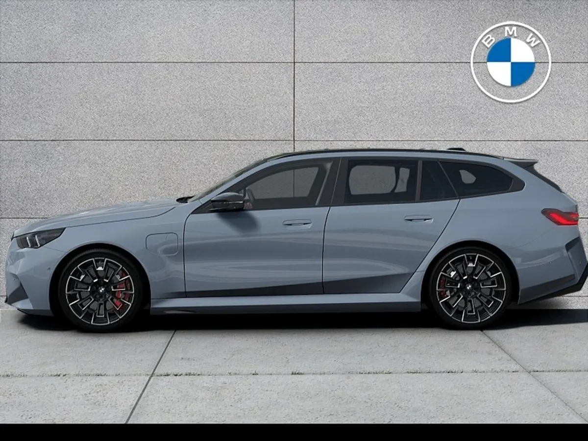 BMW M5 Touring - Image 2