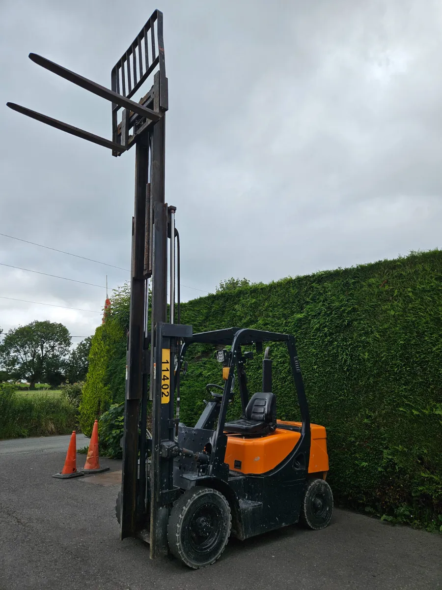 Forklift - Image 2
