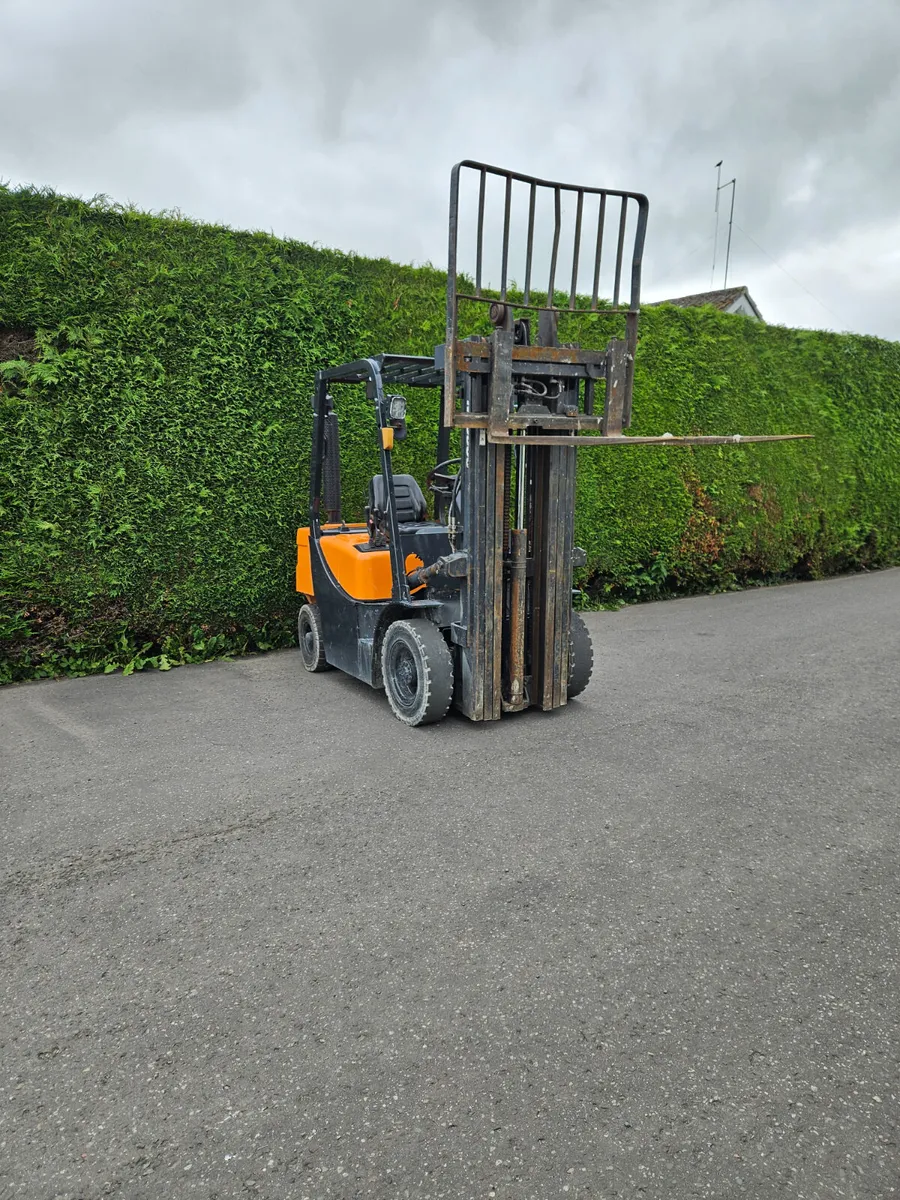 Forklift - Image 4