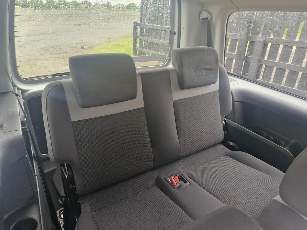 Volkswagen caddy 7 seater - Image 3