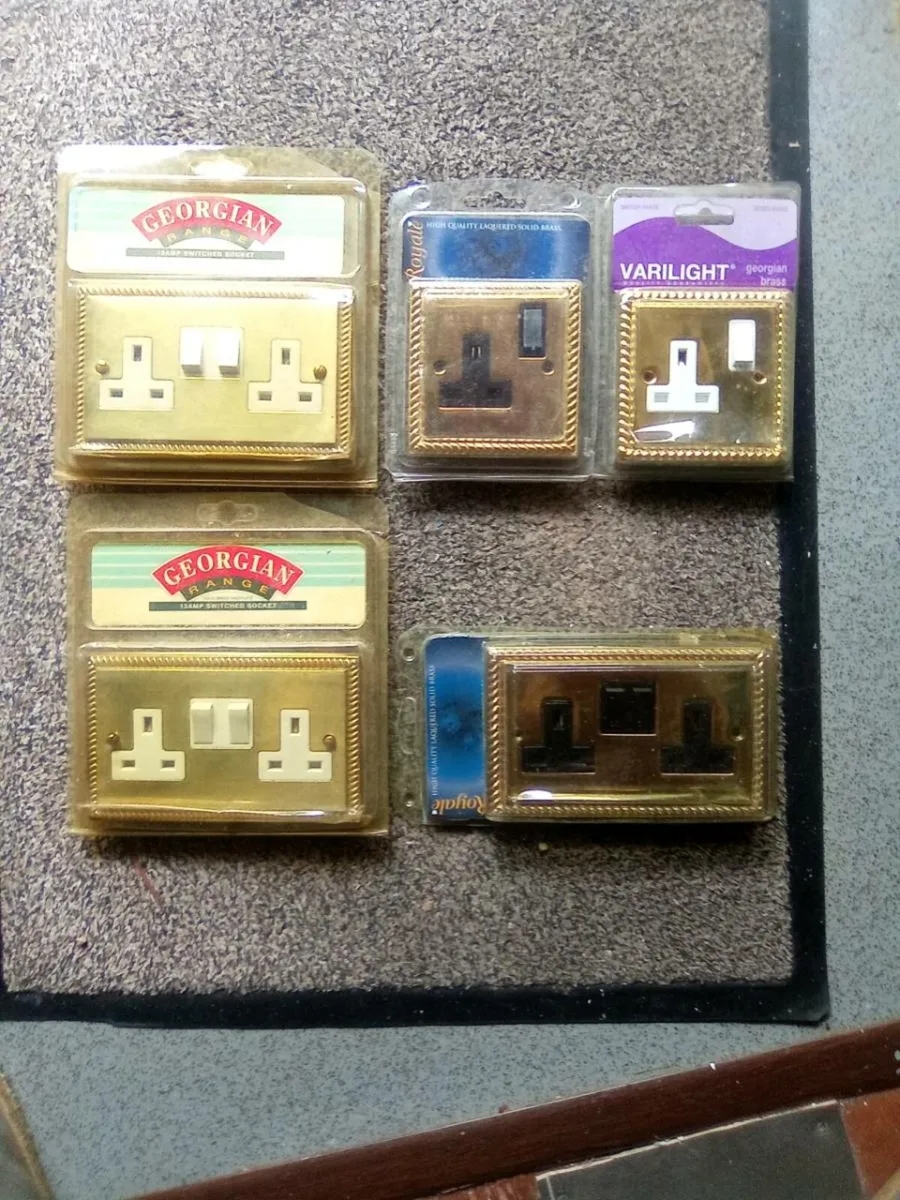 5. BRASS  SWITCHED.  SOCKETS - Image 1