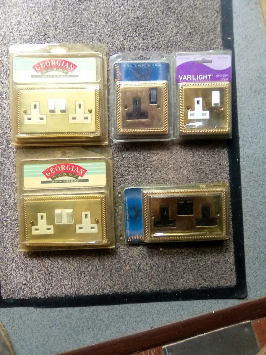 5. BRASS  SWITCHED.  SOCKETS - Image 2