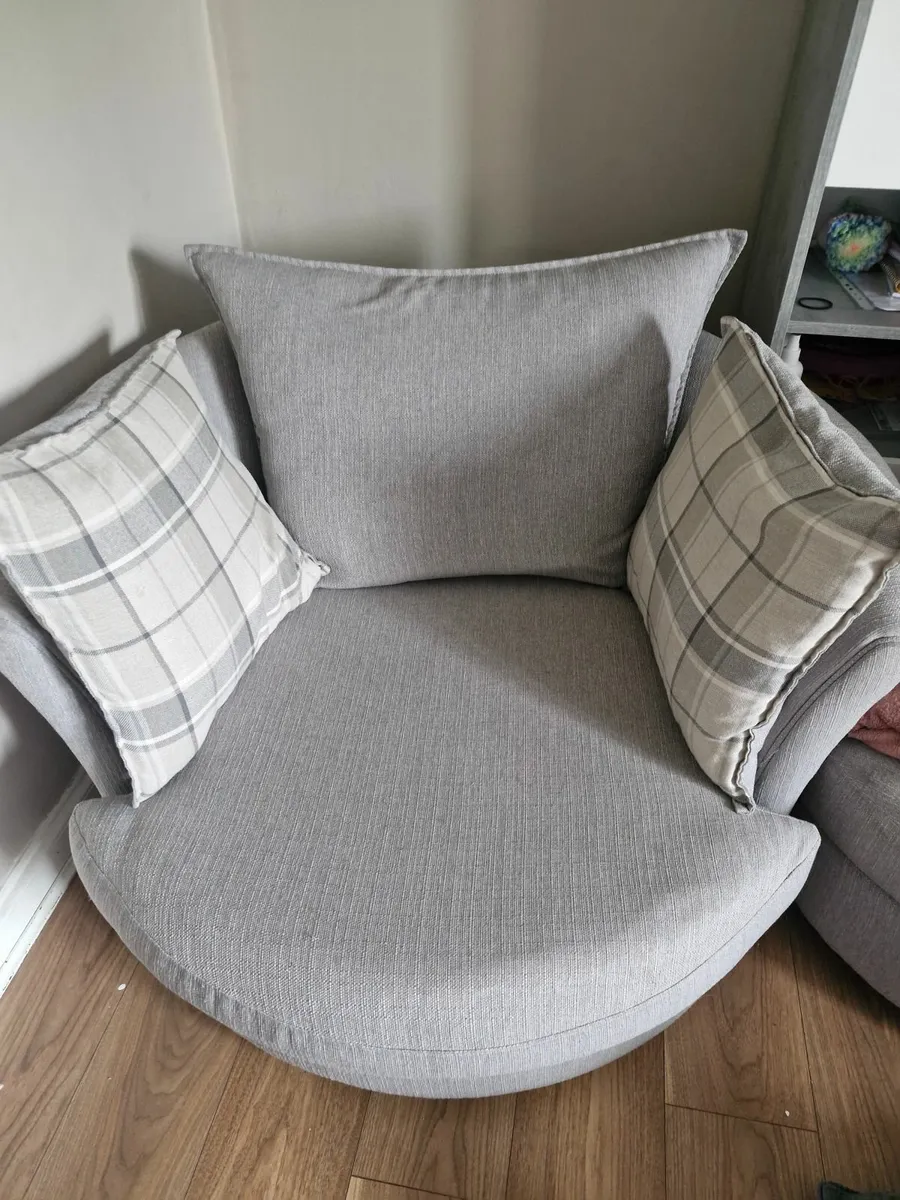Couch - Image 2