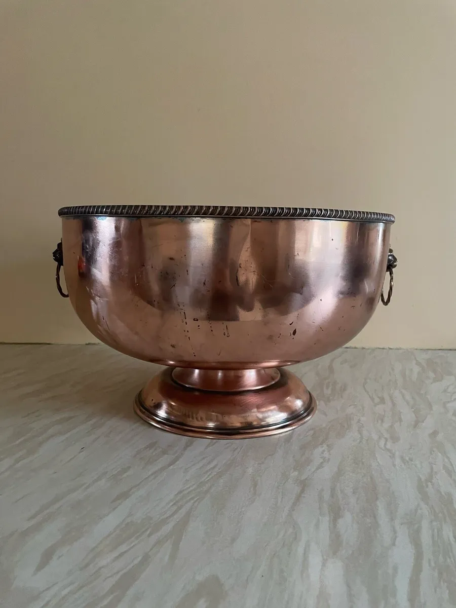 Copper vase - Image 1