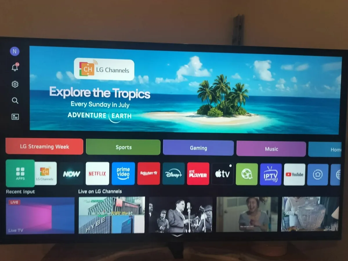 LG 55" 4K Smart TV AI ThinQ 2024 - Hardly Used