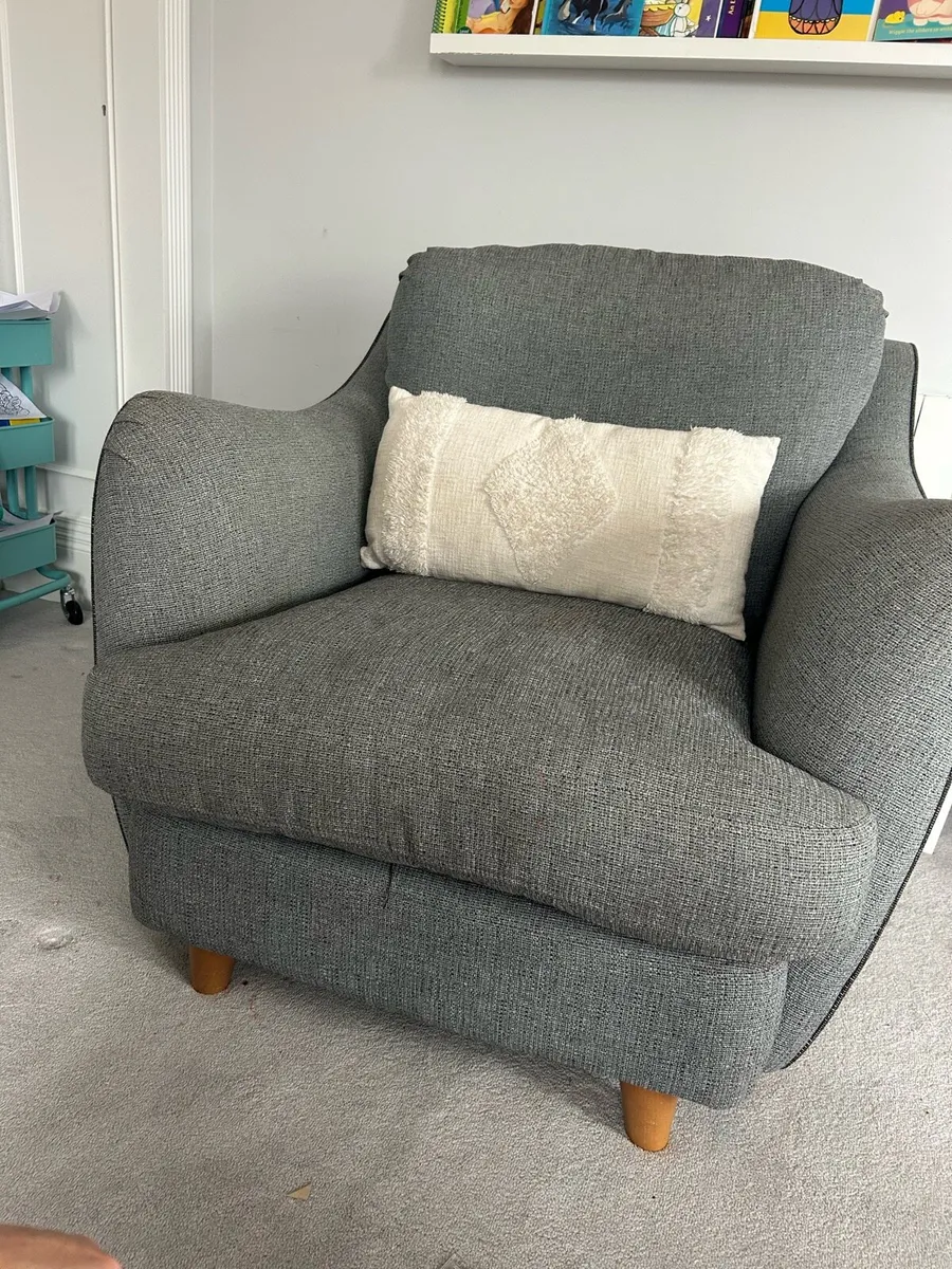 Couch/Sofa/Armchair - Image 4