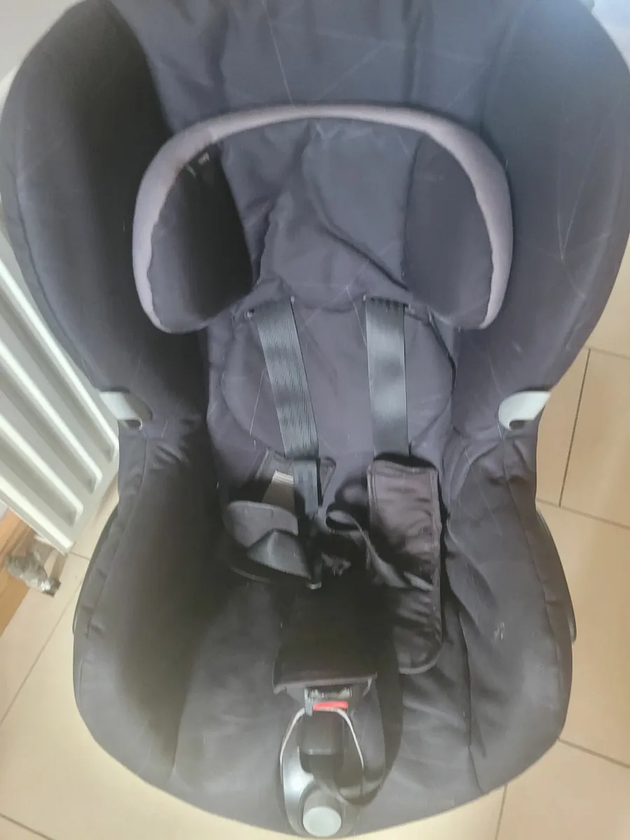 Car seat - Image 1