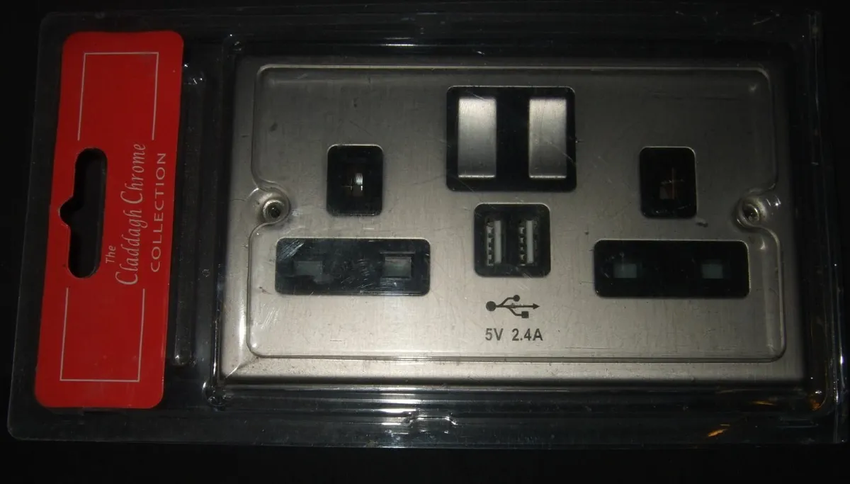 BNIB USB/Electric Double Socket Chrome - Image 3