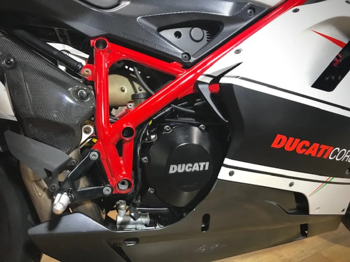 PRE-OWNED Ducati 848 EVO 2011 - Image 4