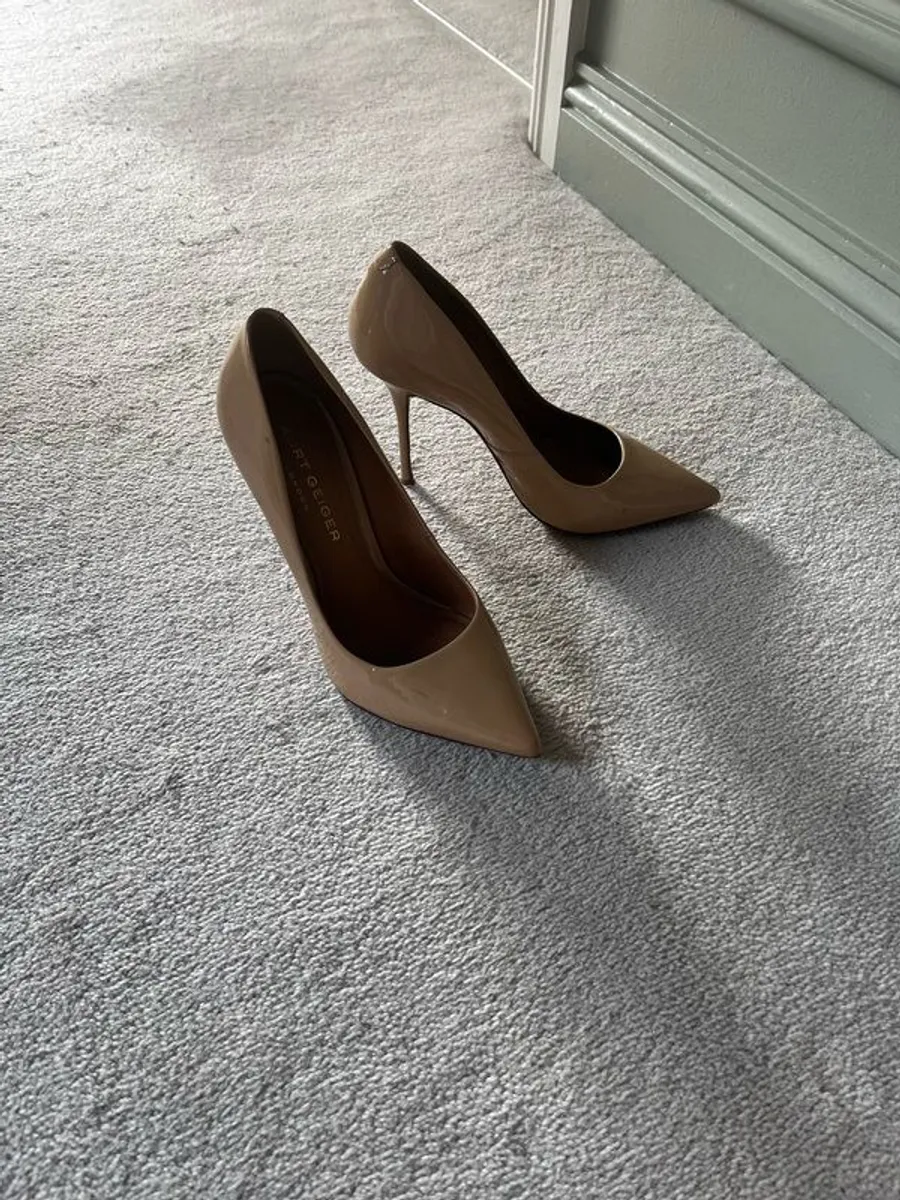 Kurt Geiger  Nude Heals Size 6 - Image 1