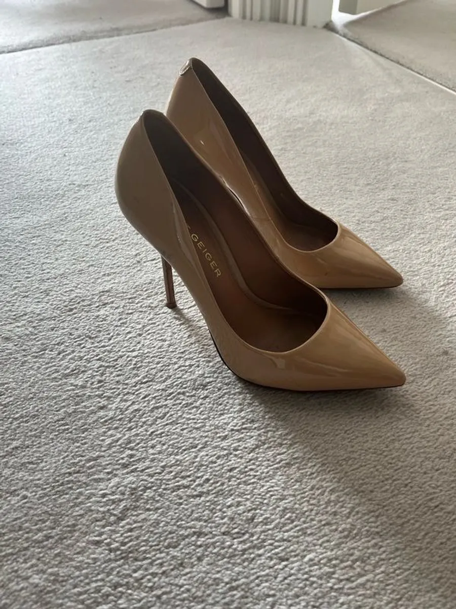 Kurt Geiger  Nude Heals Size 6 - Image 4
