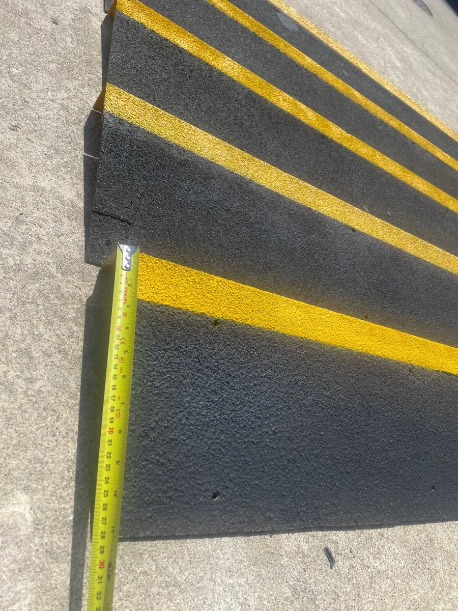 Anti slip GRP step tread - Image 4
