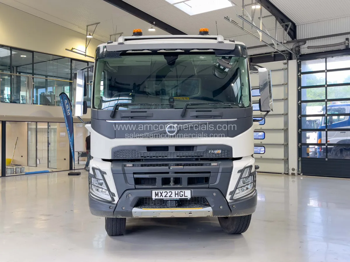 2022 VOLVO FMX 420 8X4 TIPPER - Image 3