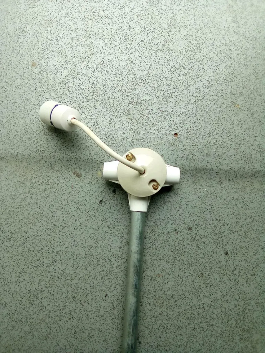 SOCKETS . SWITCH  LIGHT . JOINT BOX .  CONNECTORS - Image 4