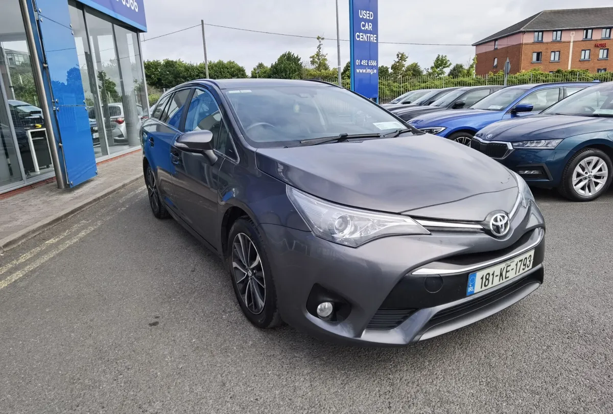 TOYOTA AVENSIS 2.0D SOL ESTATE - Image 3