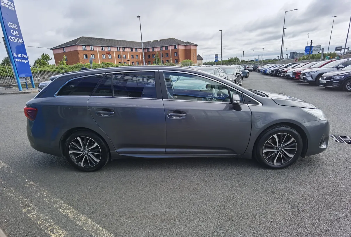 TOYOTA AVENSIS 2.0D SOL ESTATE - Image 4
