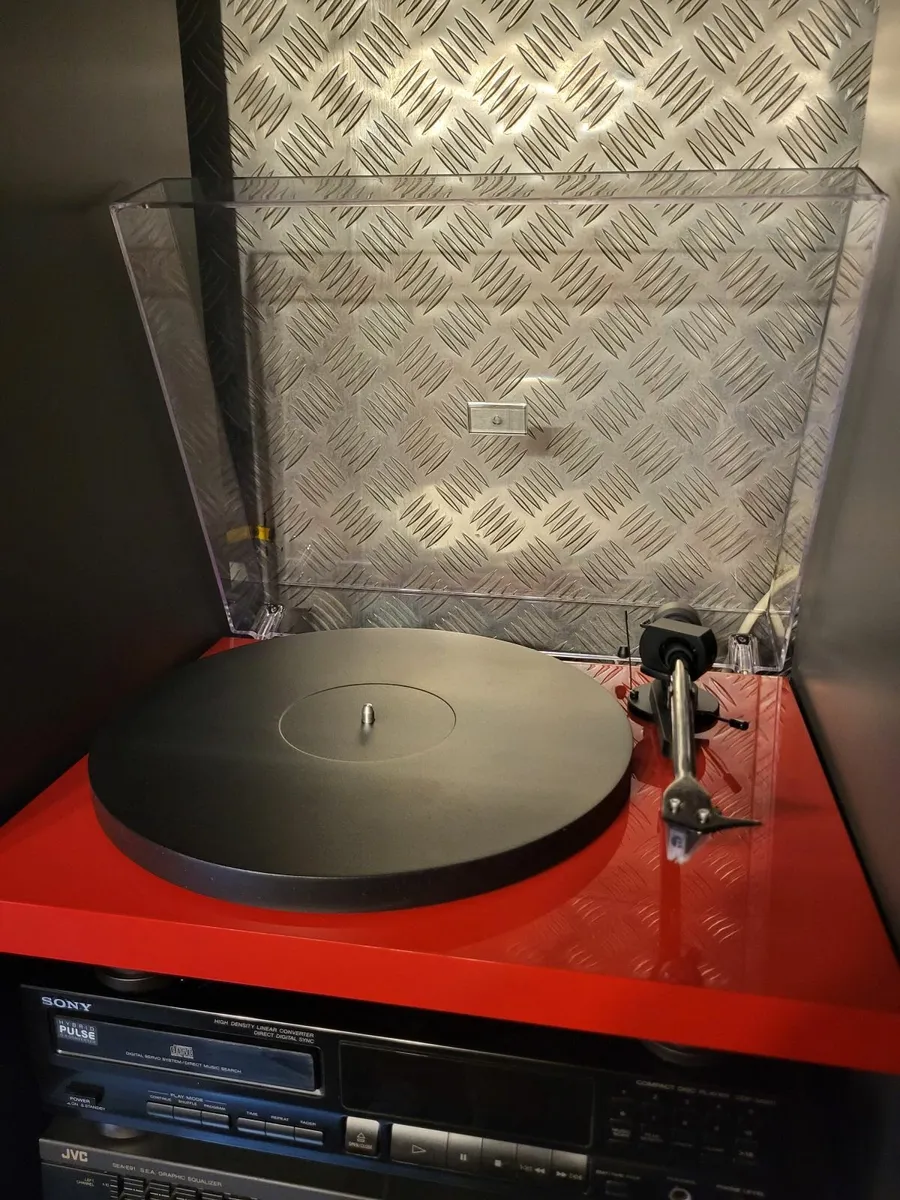 Record player - Image 1
