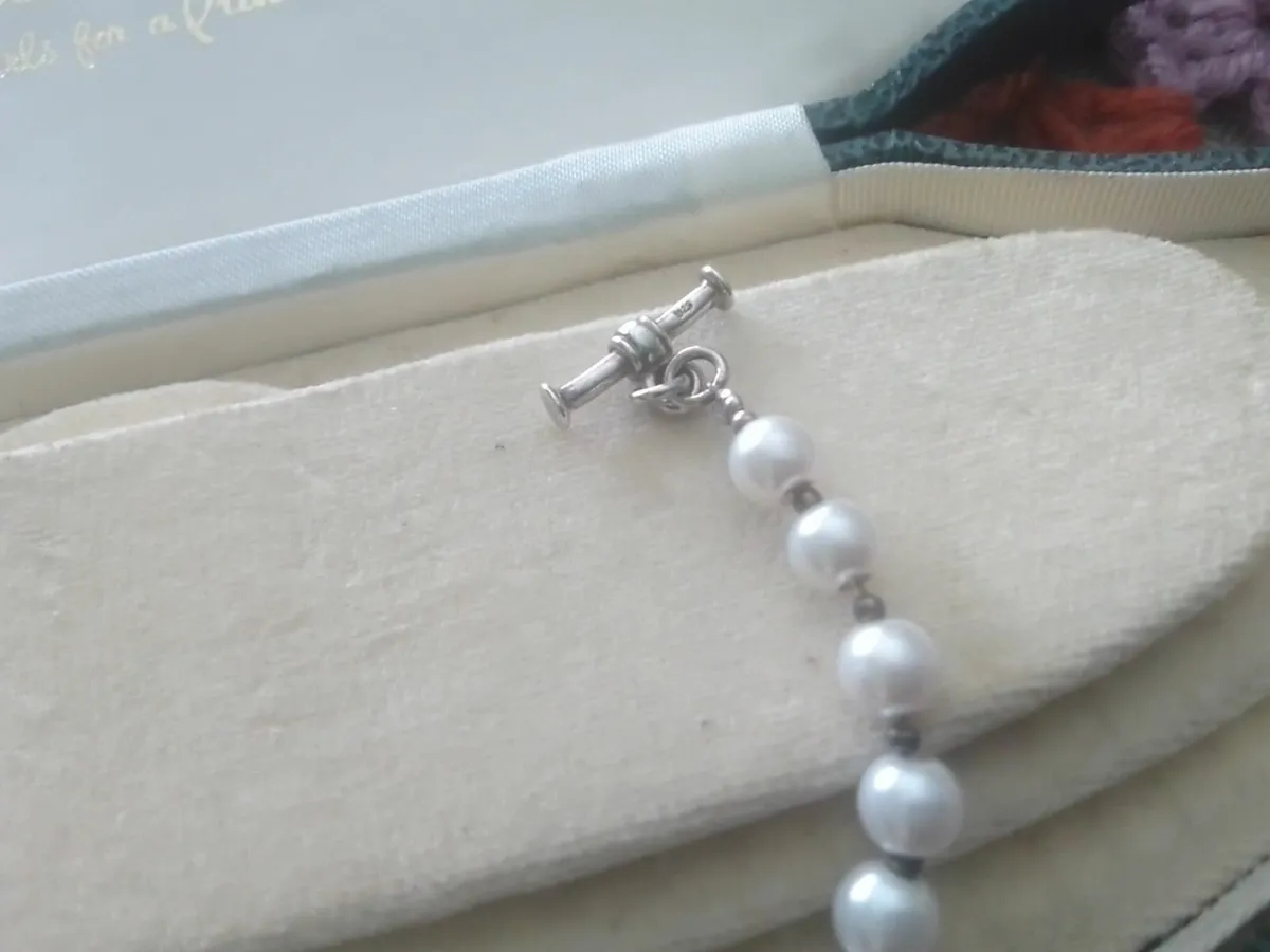 VINTAGE STERLING SILVER FRESHWATER PEARL BRACELET - Image 3