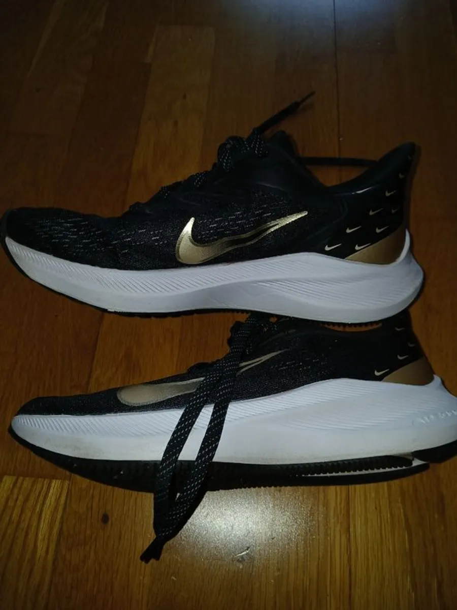 Nike Zoom Winflo 7 PRM Premium Trainers Size UK 5.5 - Image 2