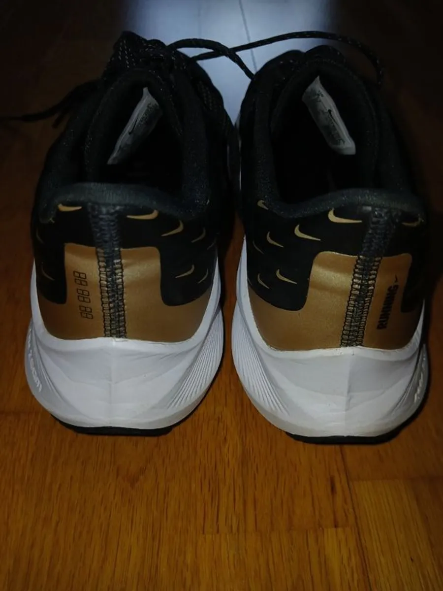 Nike Zoom Winflo 7 PRM Premium Trainers Size UK 5.5 - Image 4