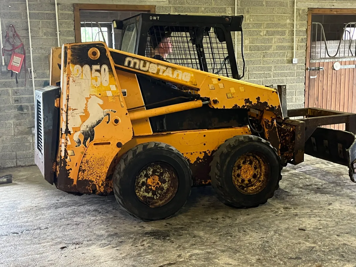 Mustang 2050 Skidsteer - Image 1