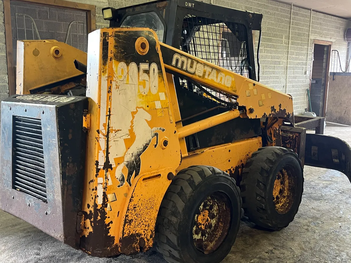 Mustang 2050 Skidsteer - Image 2