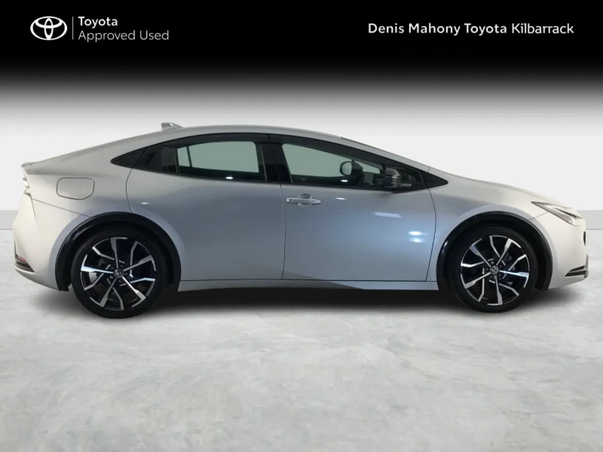 Toyota Prius PHEV - Image 3