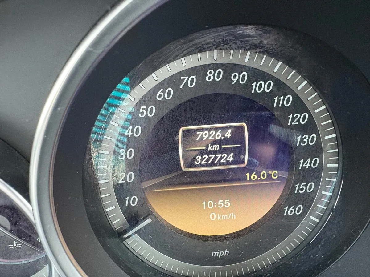 Mercedes-Benz C-Class 2011 - Image 2