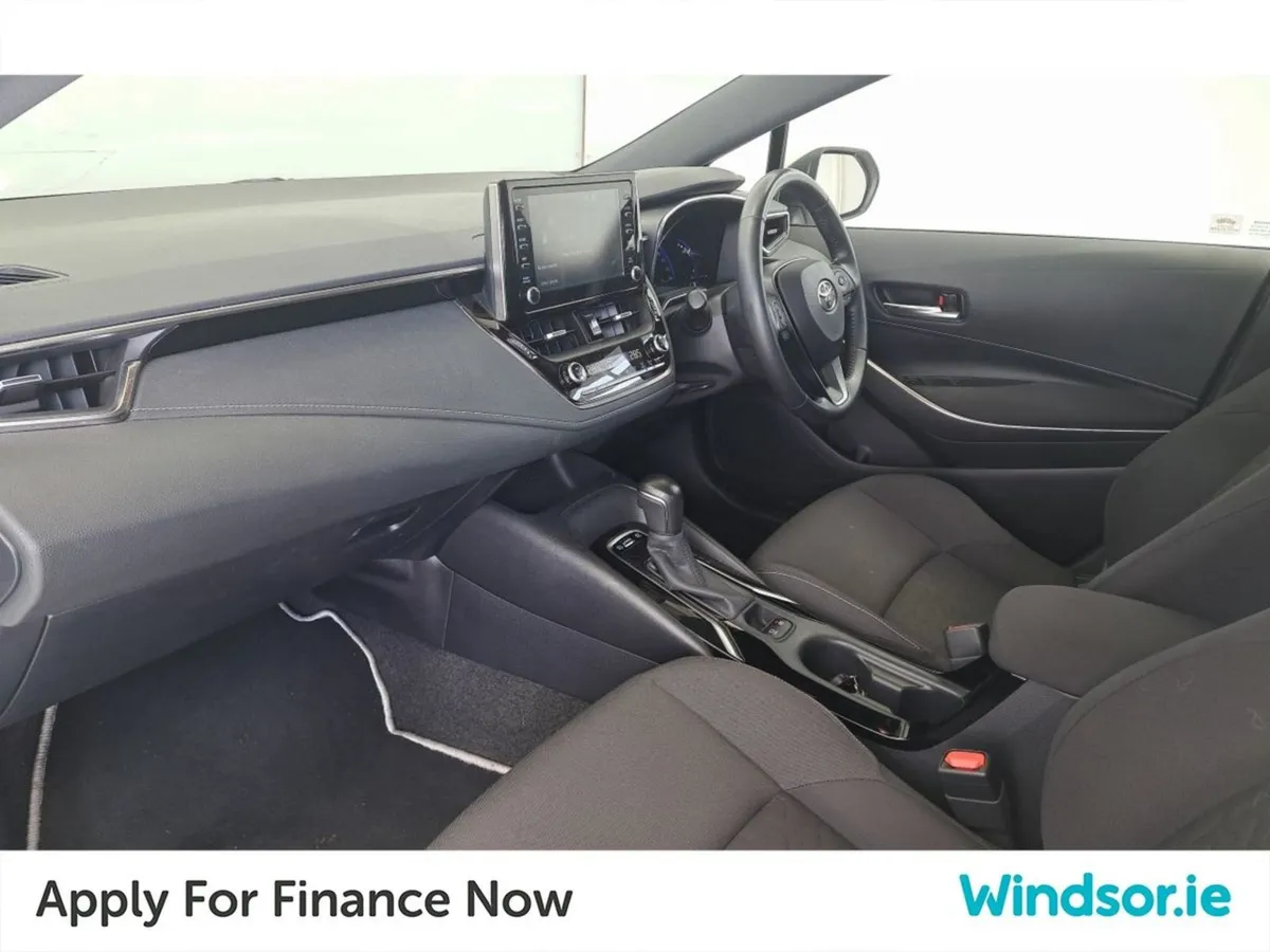 Toyota Corolla 1.8 Hybrid Luna Hatchback - Image 4