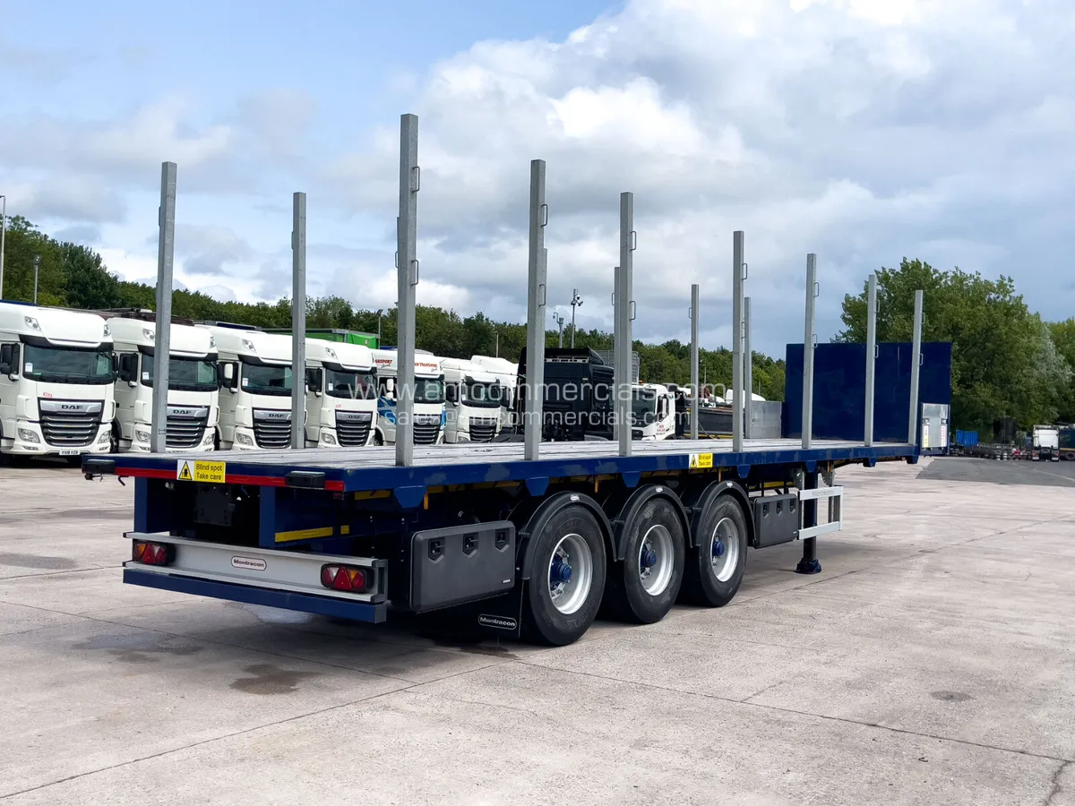 2023 MONTRACON FLATBED 40FT TRI AXLE TRAILER - Image 1