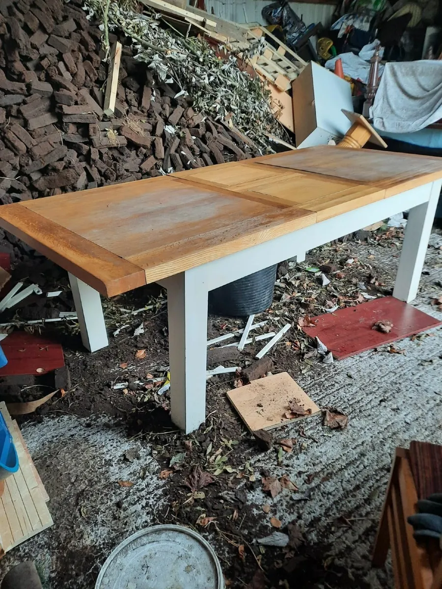 Large table - Image 2