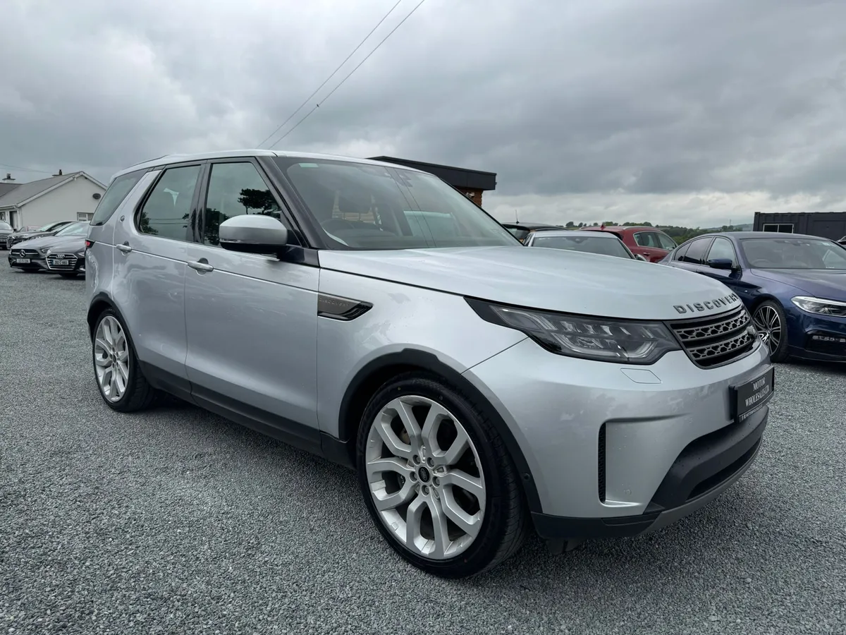192 LANDROVER DISCOVERY SD6 7 SEATER - Image 1