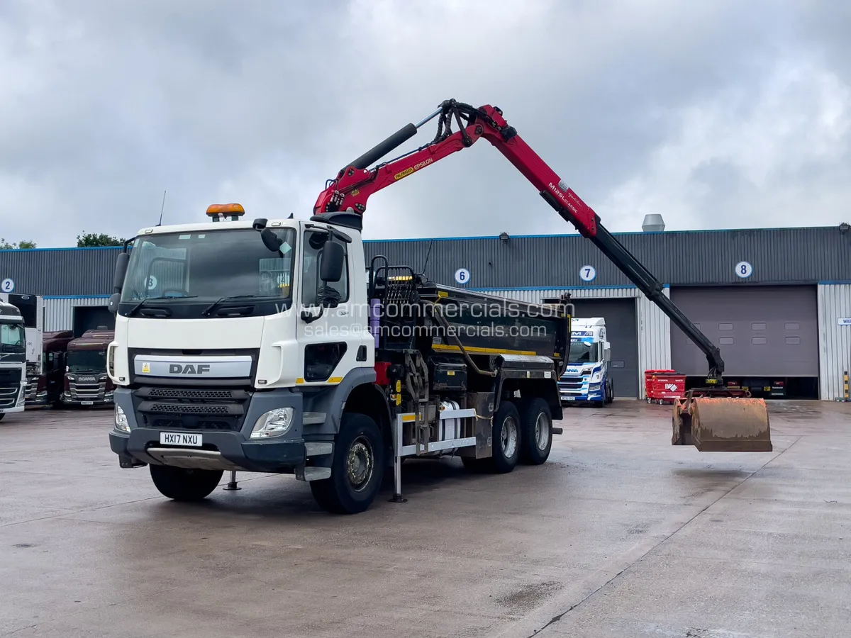 2017 (17) DAF CF 330 26T 6X4 TIPPER GRAB - Image 1