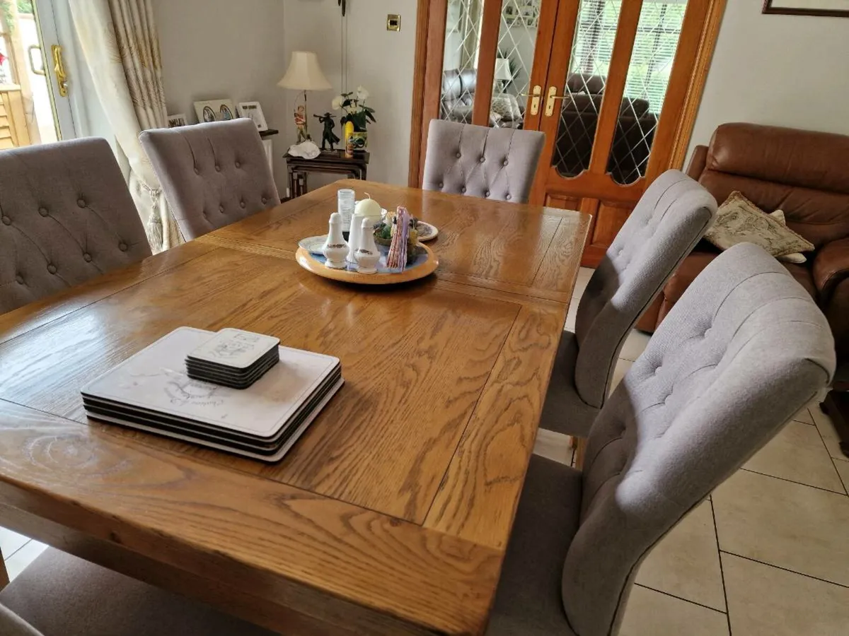 Dining room table - Image 1