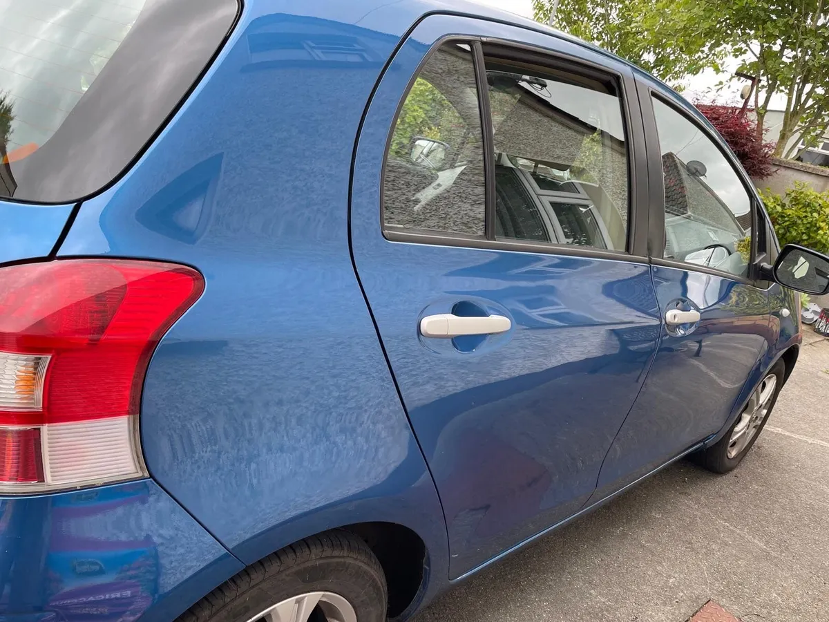 Toyota Yaris 2010 - Image 4