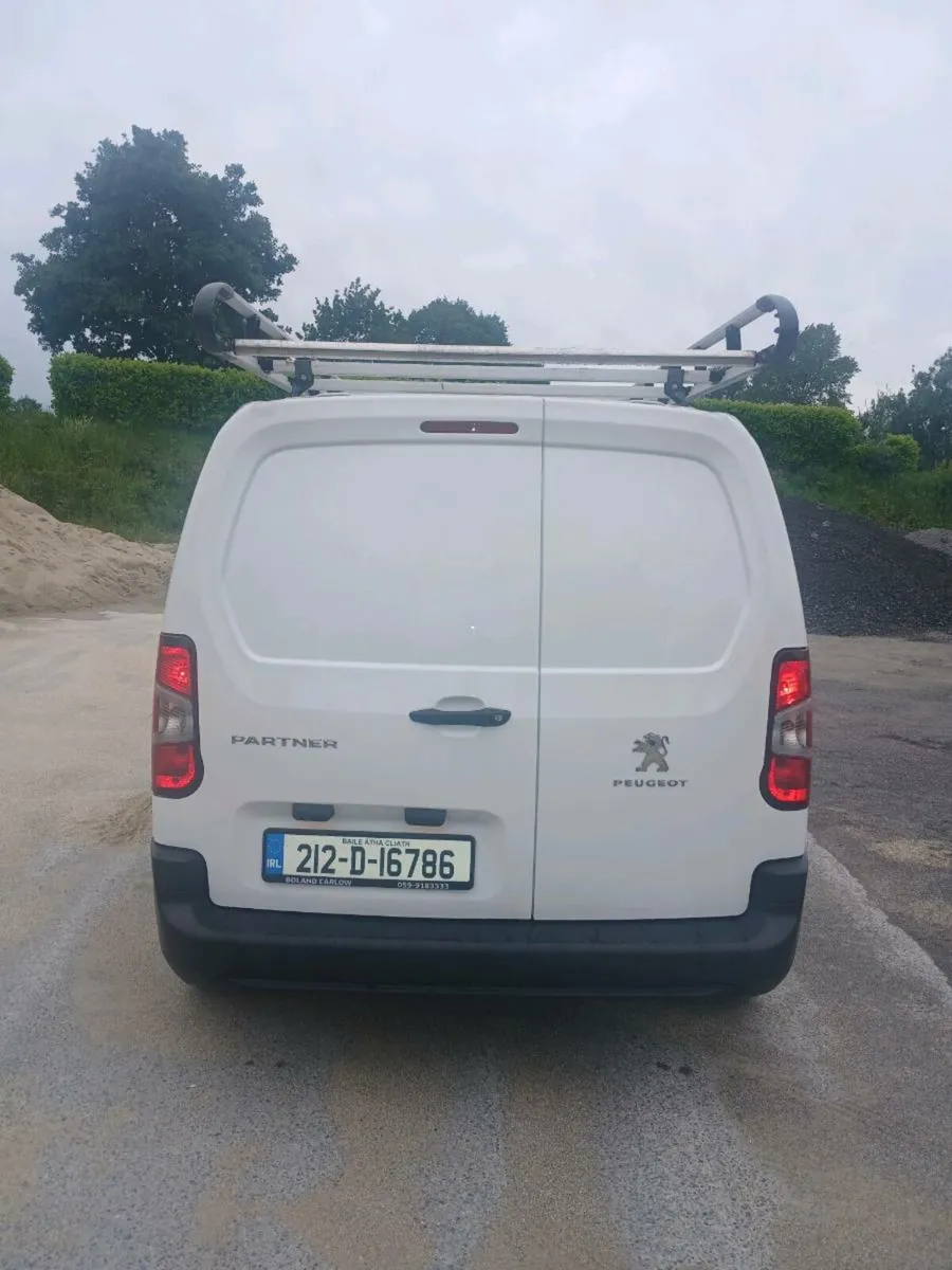 Van - Image 1