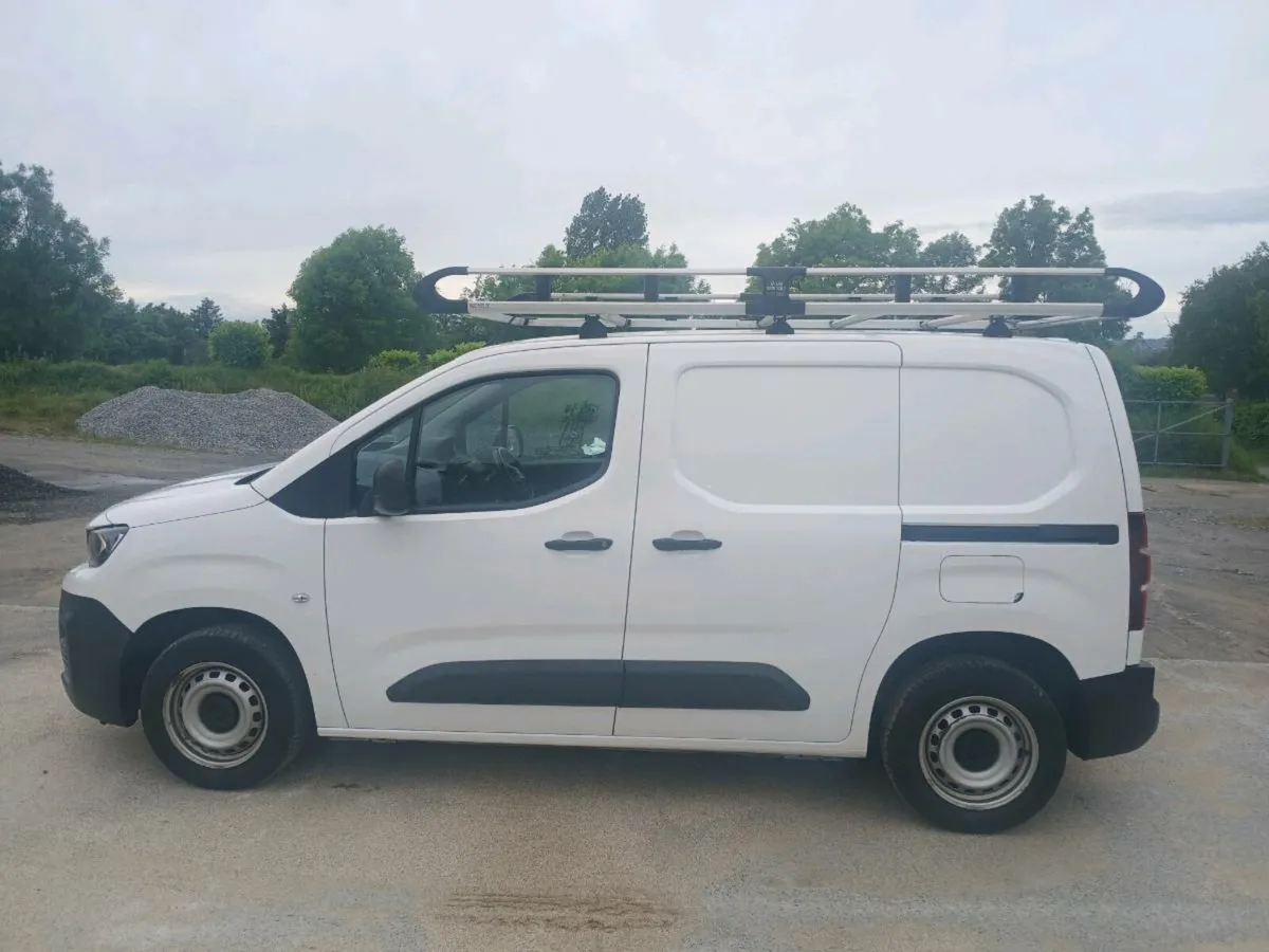 Van - Image 4