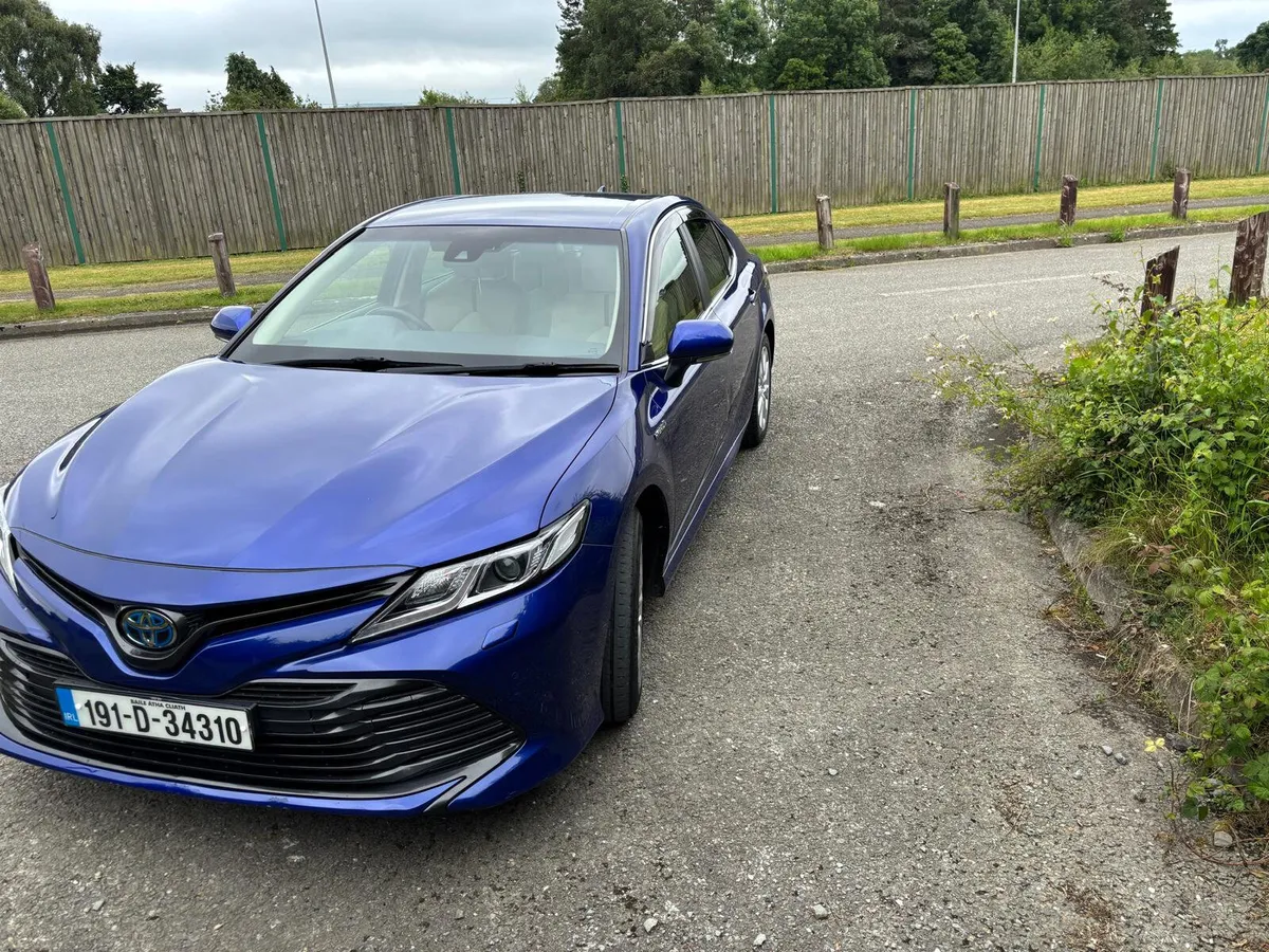 Toyota Camry 2019 - Image 2