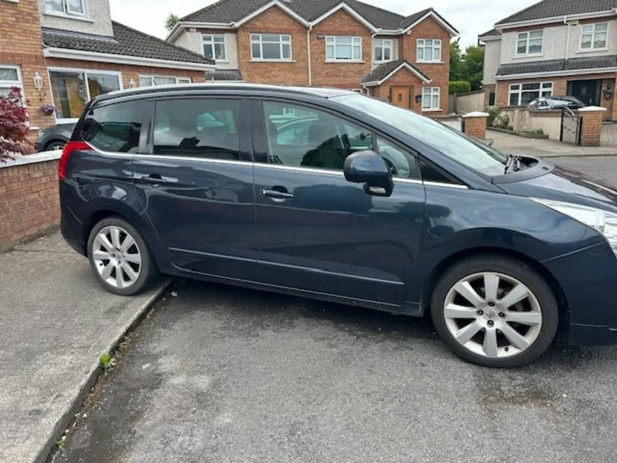 Peugeot 5008 2012 Allure 1.6 E-HDI FULL SPEC - Image 1
