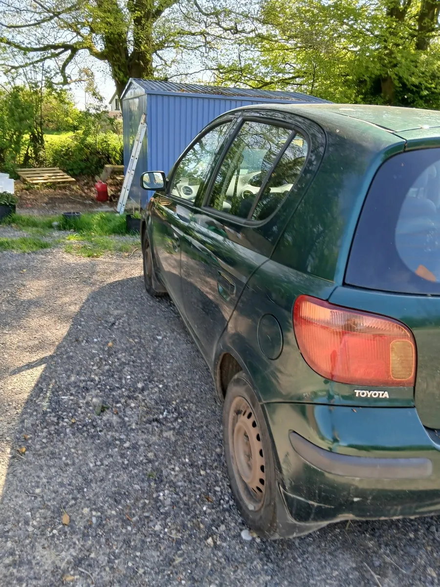 Toyota Yaris 2004 - Image 2