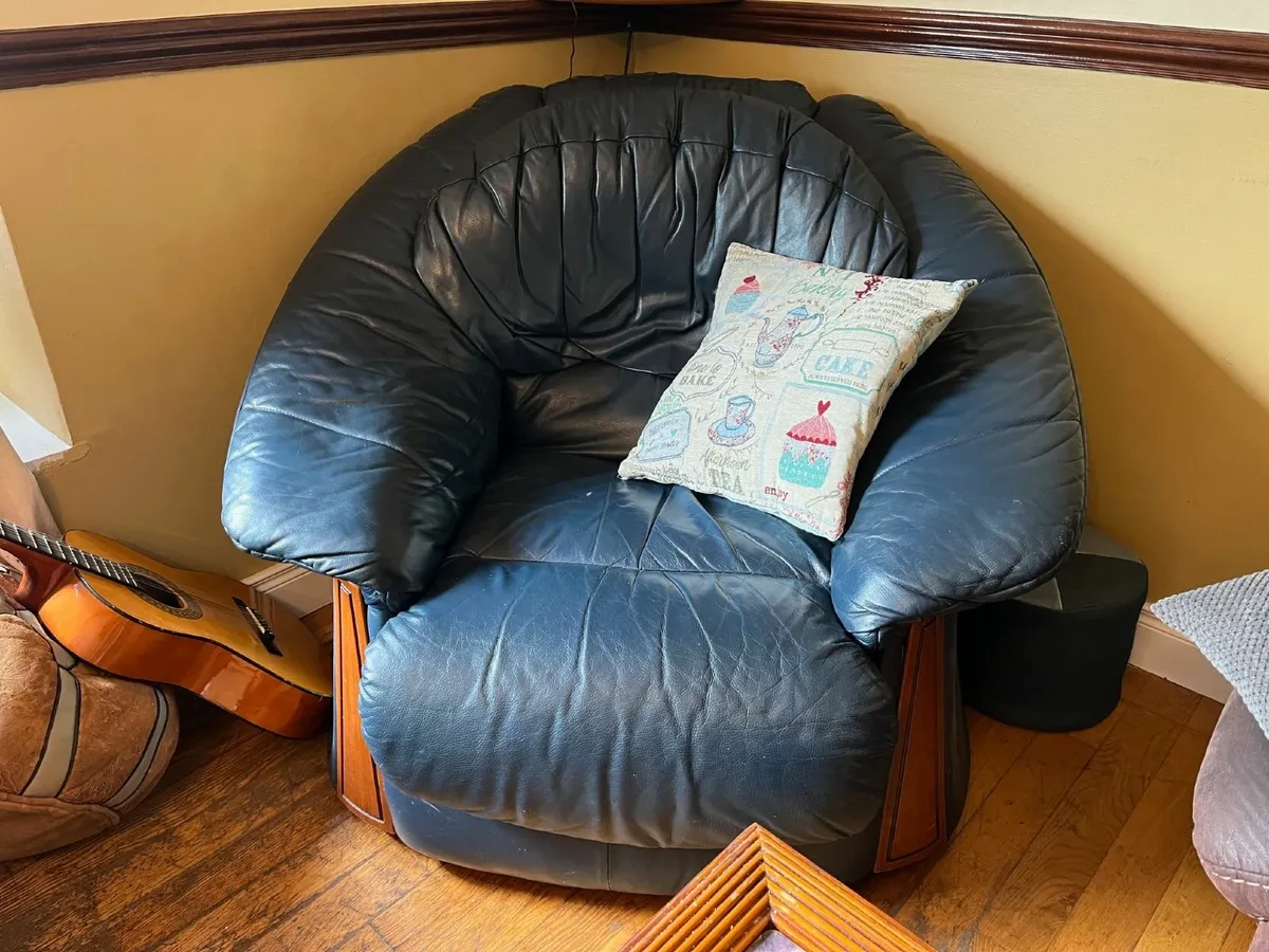 3 Piece Green Leather Suite - Image 3