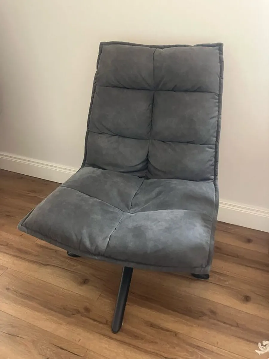 Actona Hostlebro Swivel Chair - Image 1