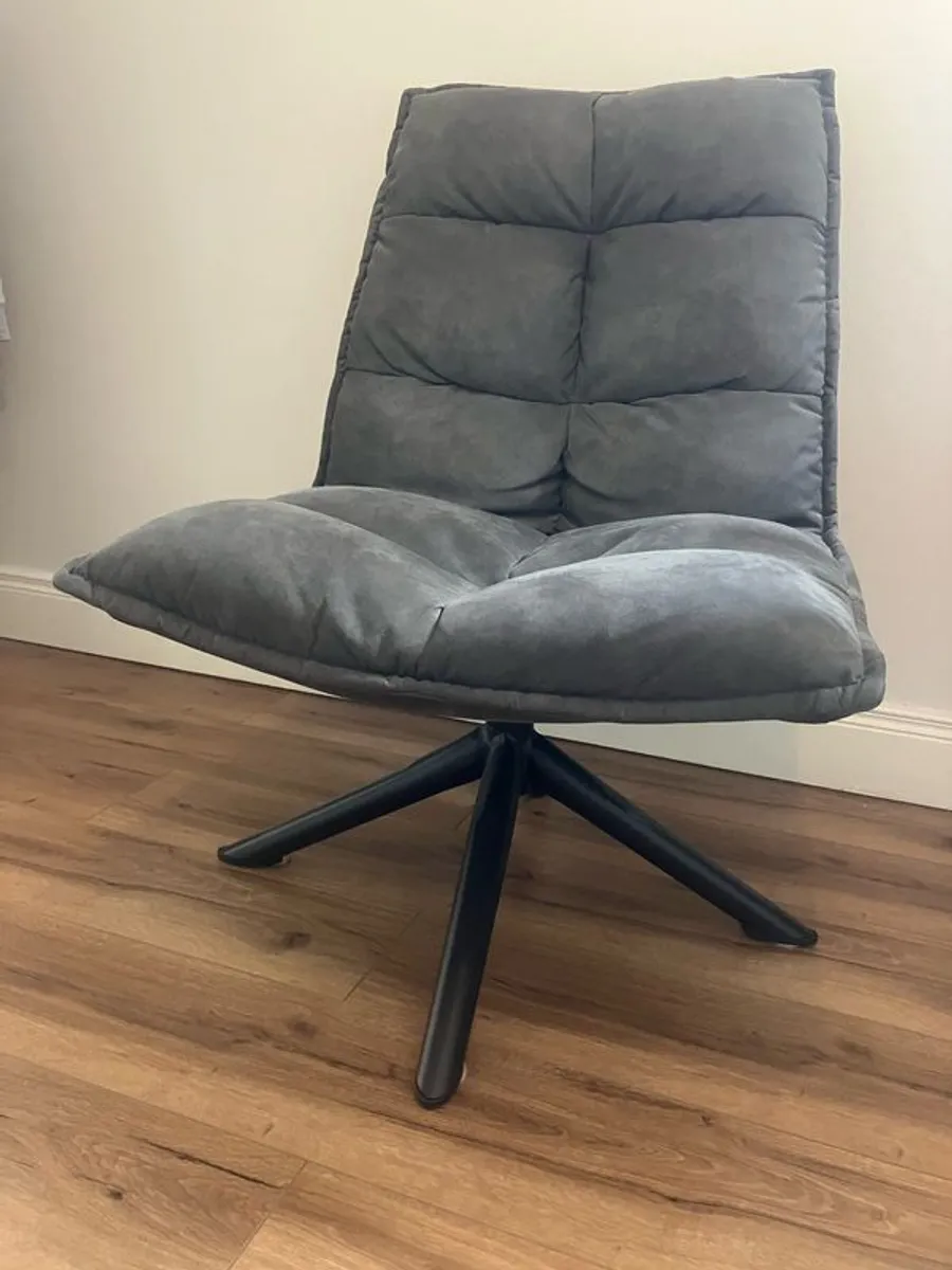 Actona Hostlebro Swivel Chair - Image 3