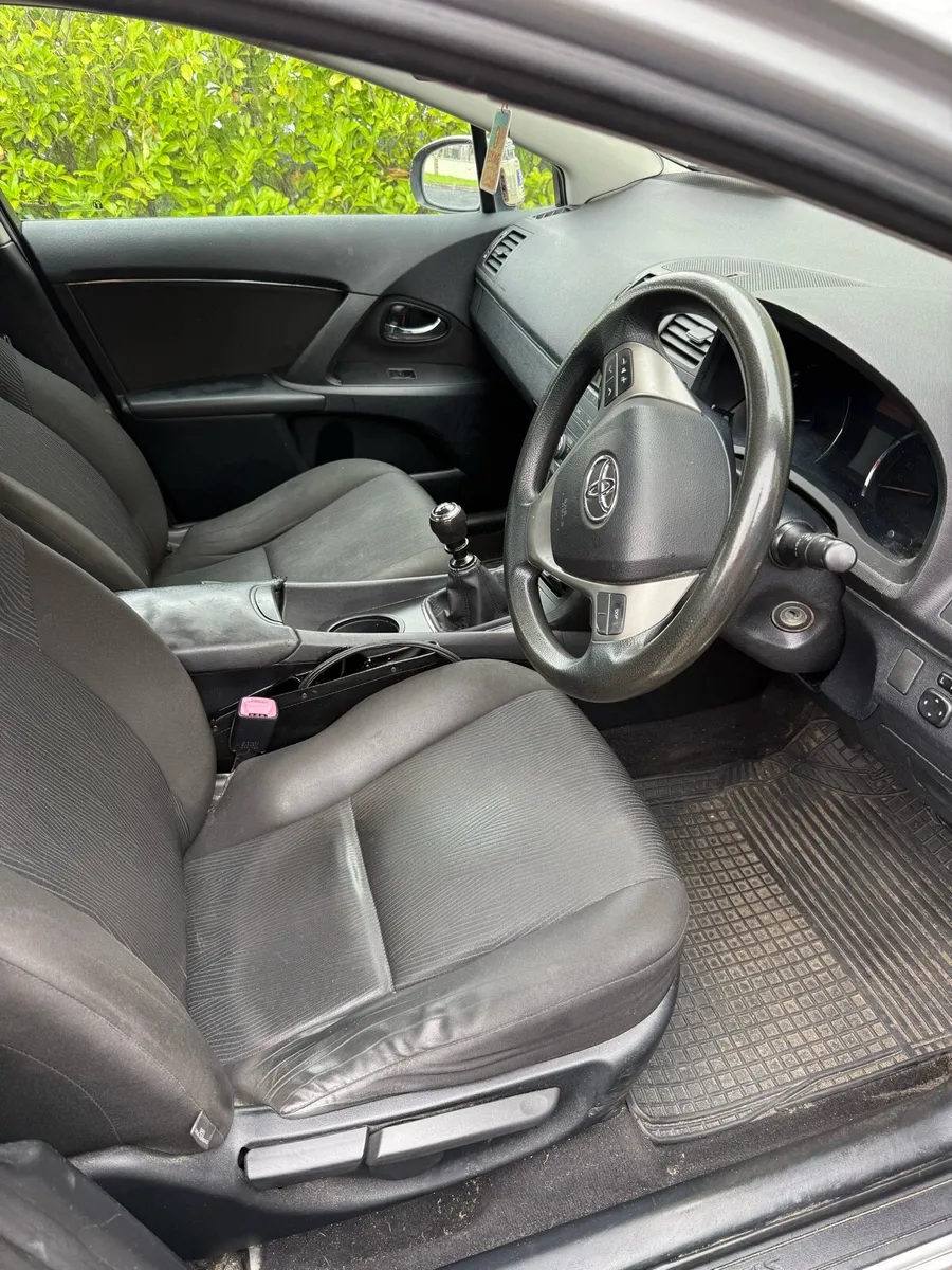2010 Toyota Avensis 2.0D4D Terra - Image 4