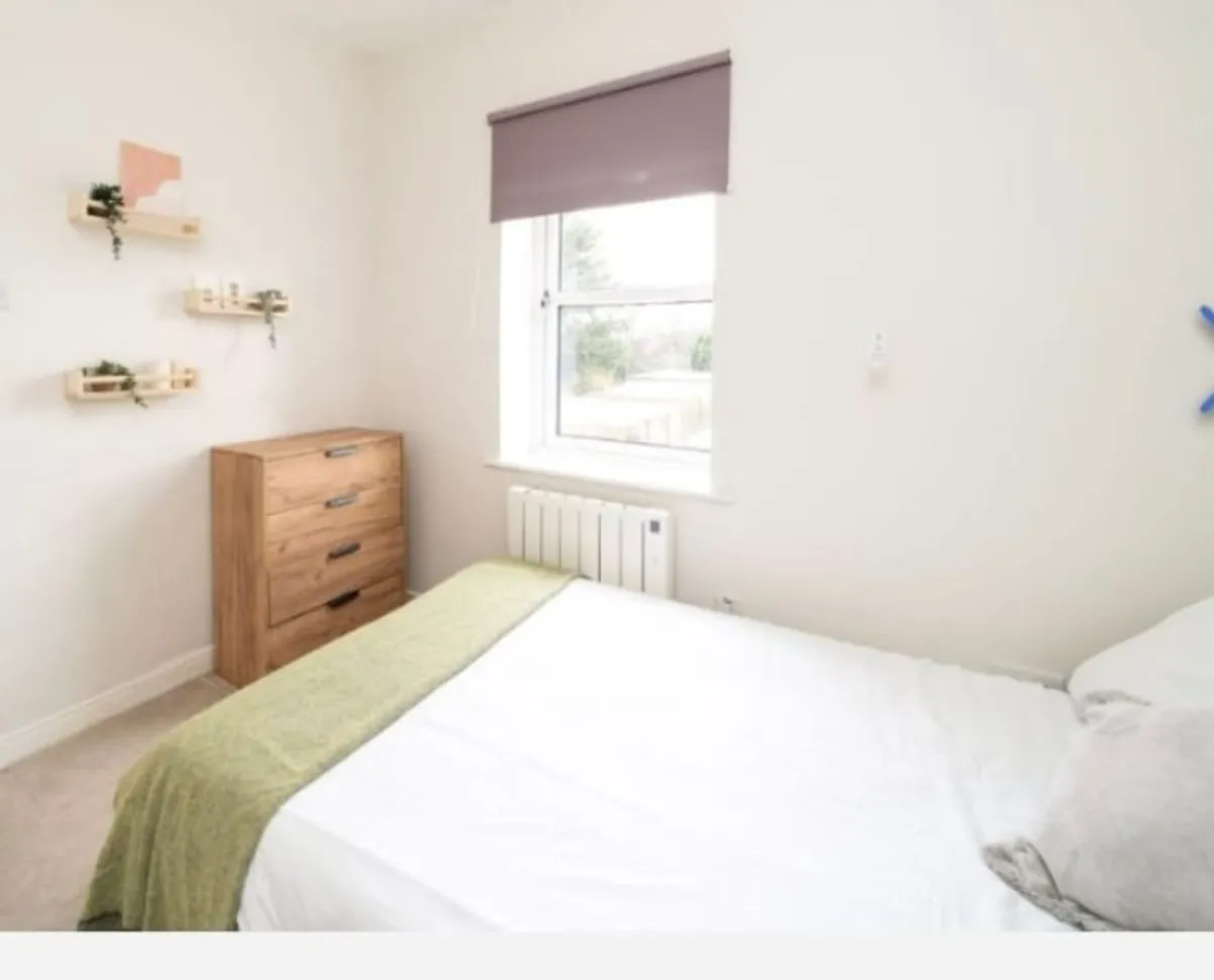 Double bed mattress and bed frame - Image 2