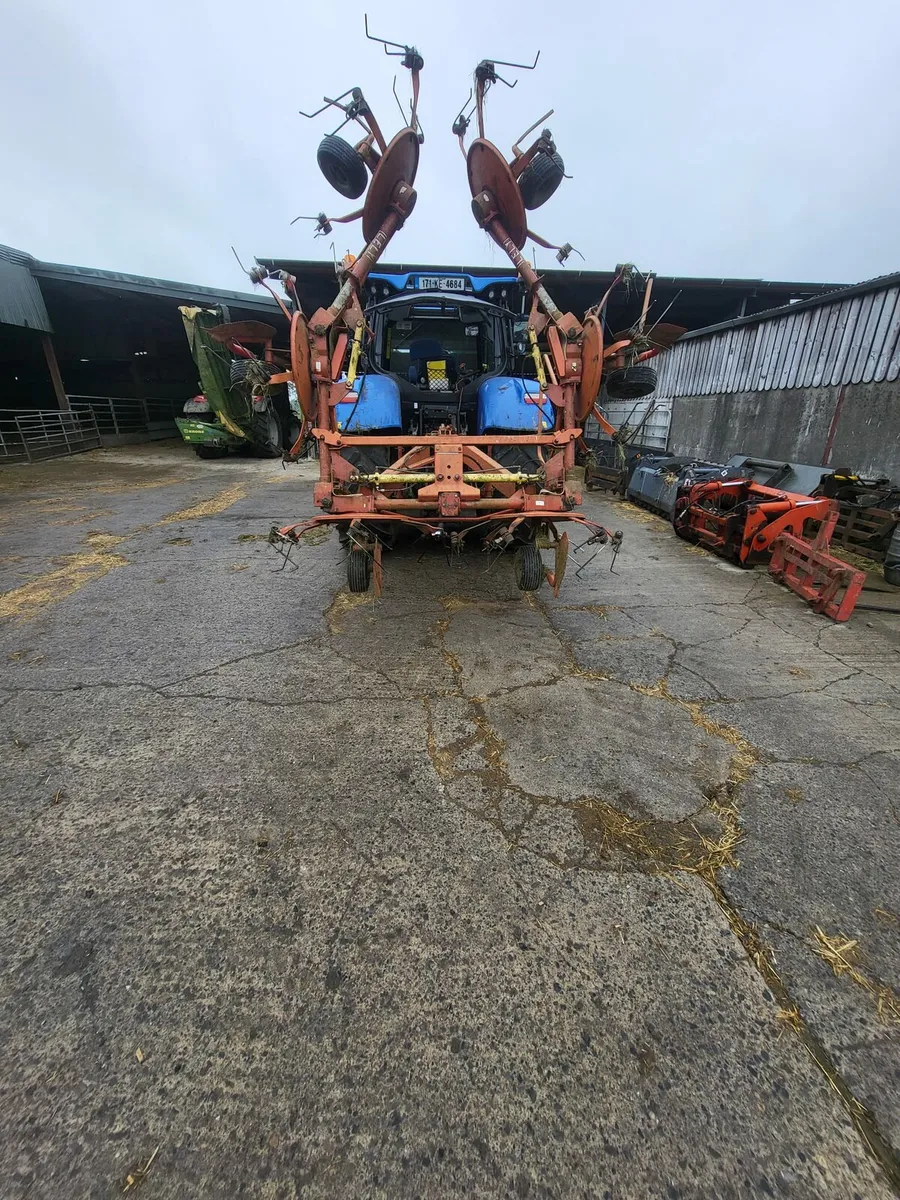 Lely 770 hay turner - Image 1