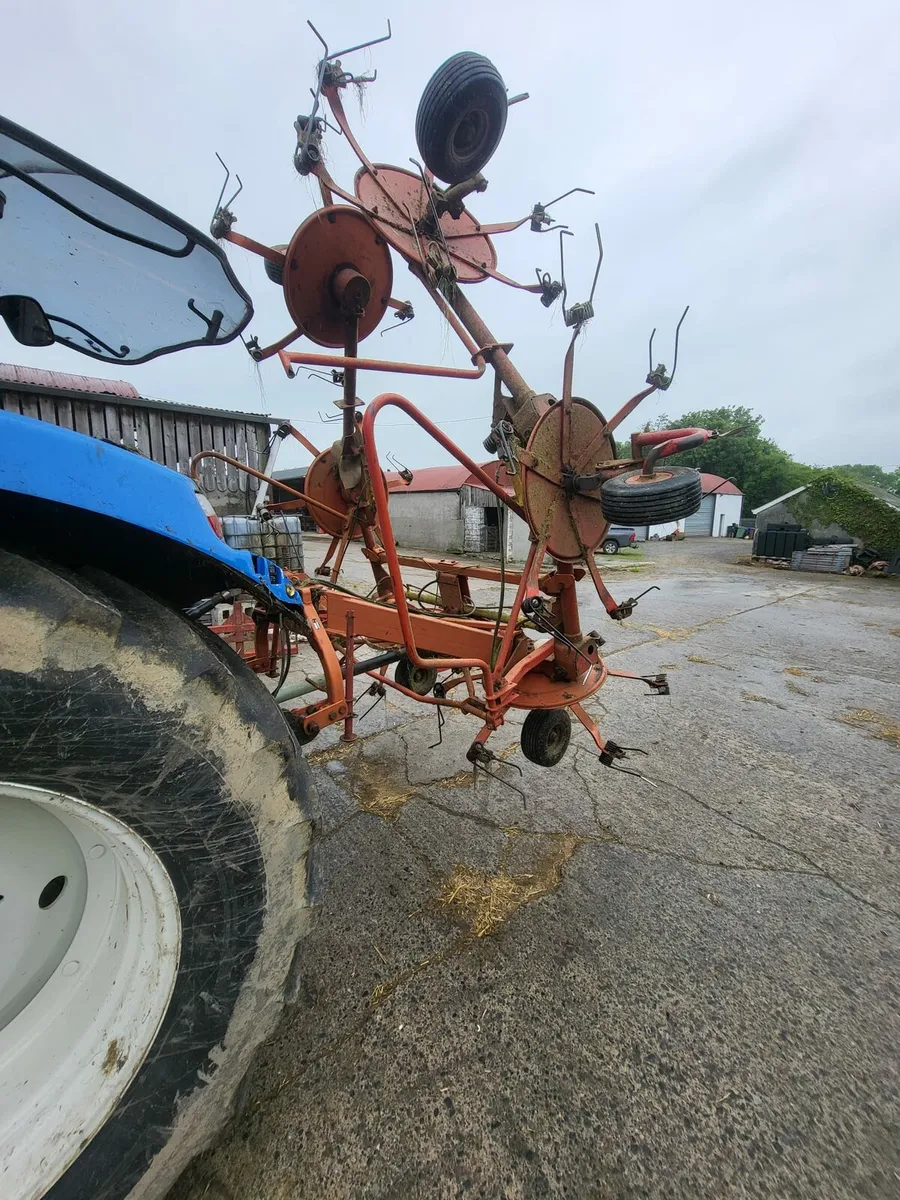 Lely 770 hay turner - Image 4