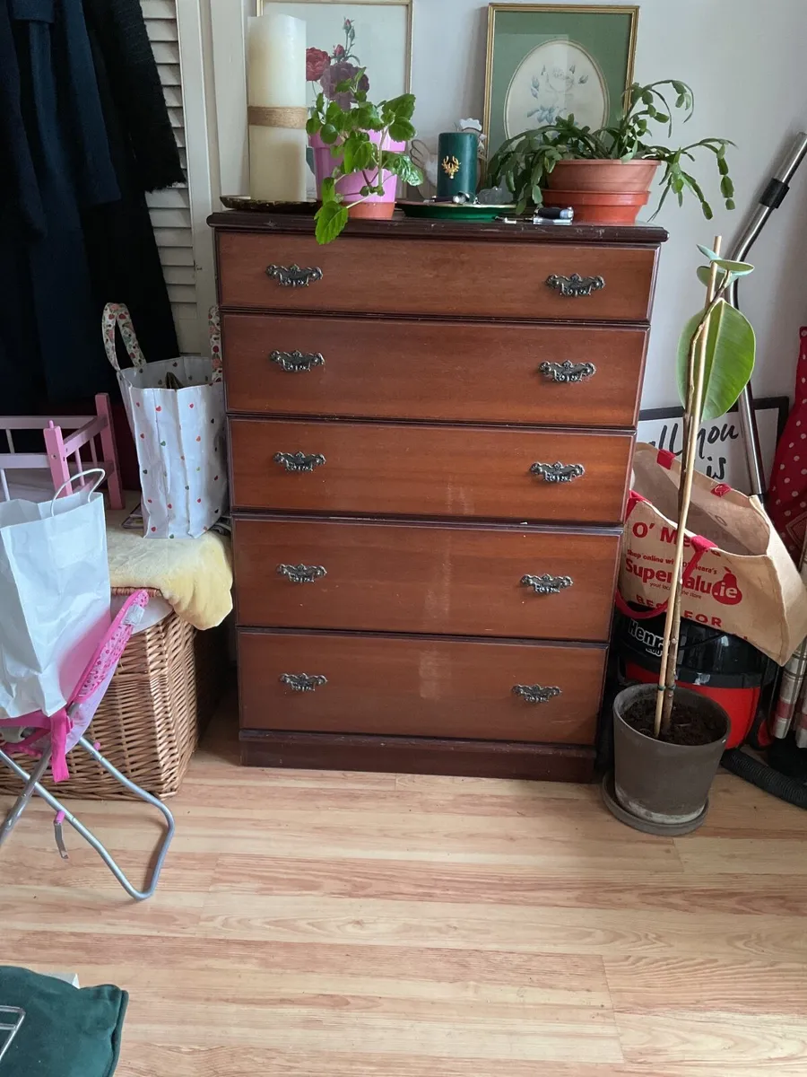 Chest of drawers