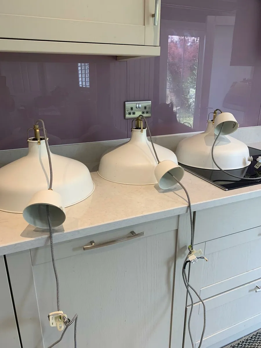 3 Pendant lights - Image 1
