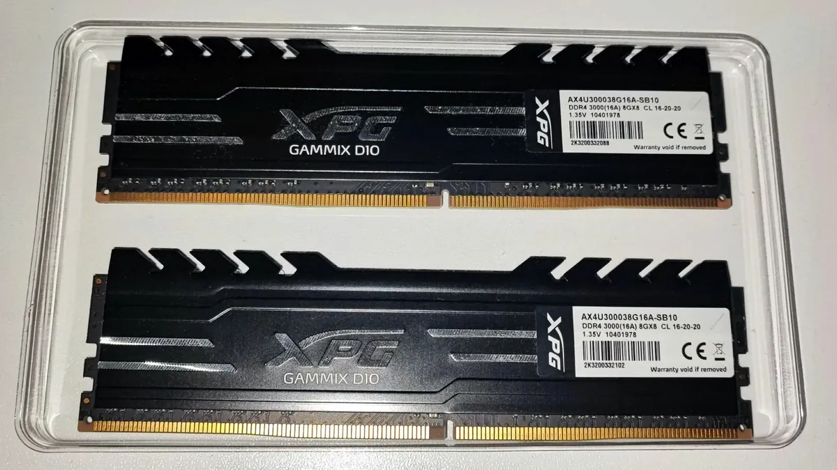 XPG GAMMIX D10 16GB (2x 8GB) DDR4 3000 Mhz RAM